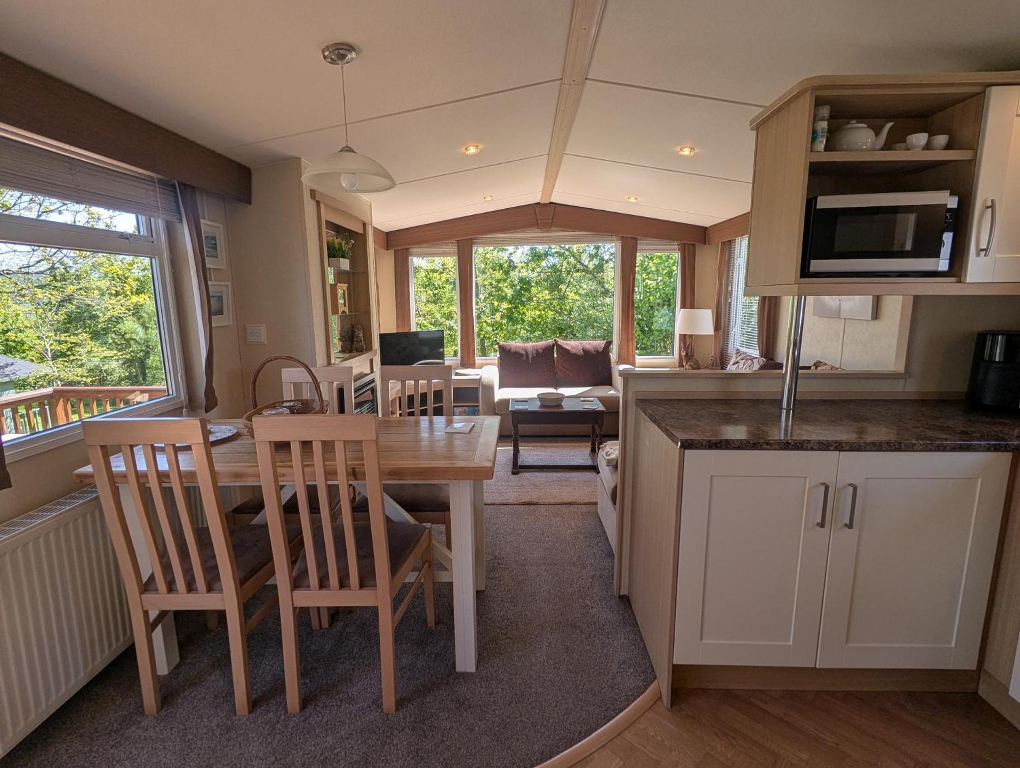 Red Squirrel Holiday Home In The Countryside, 10 Mins To Lligwy Beach Llandyfrydog 외부 사진